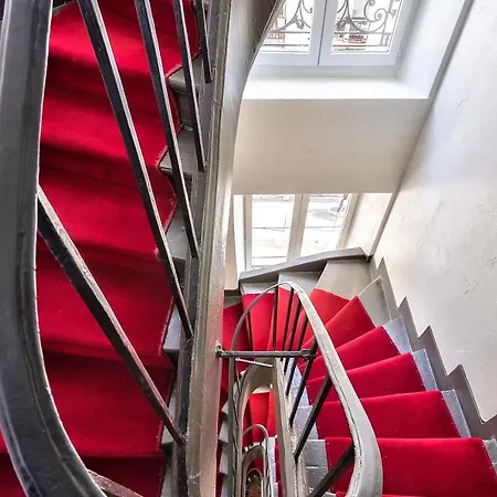Lovely Mezzanine Studio In The Heart Of Paris 3M-2